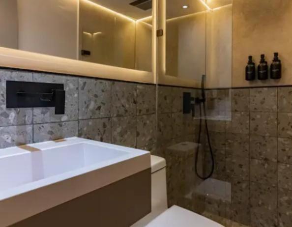 Apartamento en el Poblado Medellín con jacuzzi, 3 habitaciones recién remodelado - 2