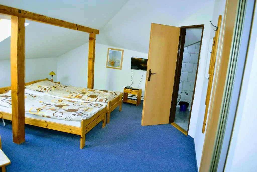 Ubytovanie Zencuch, hotel in Drienica