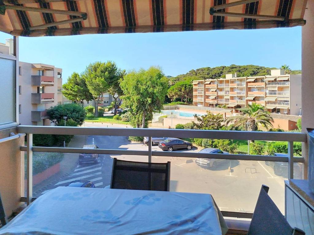Charmant Studio avec Piscine, Tennis, Parking et Accès Direct Plage - Bormes-les-Mimosas - FR-1-610-30 - 1