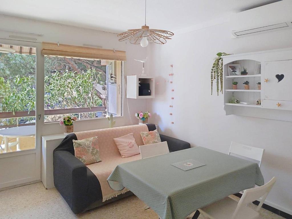 Appartement T2 Climatise avec Loggia à La Favière, Proche Plages et Commerces, Parking Inclus - FR-1-610-2 - 5