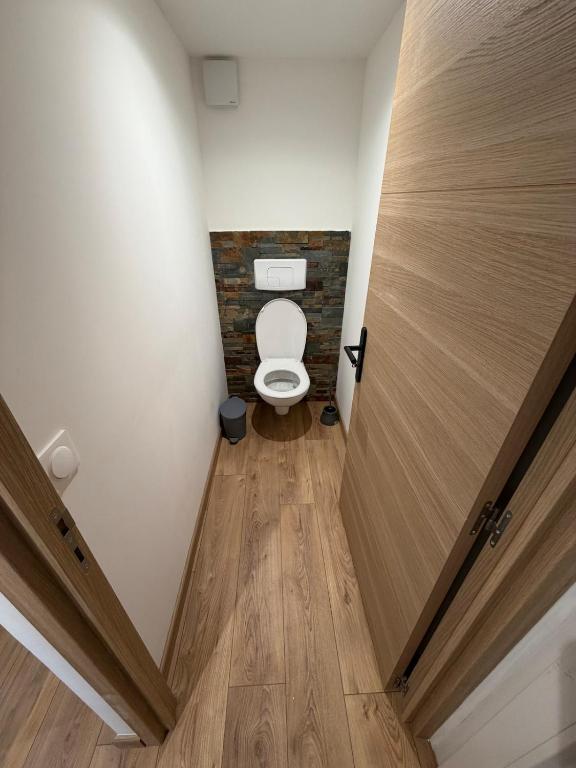 Studio atypique avec filet suspendu & mezzanine - 4