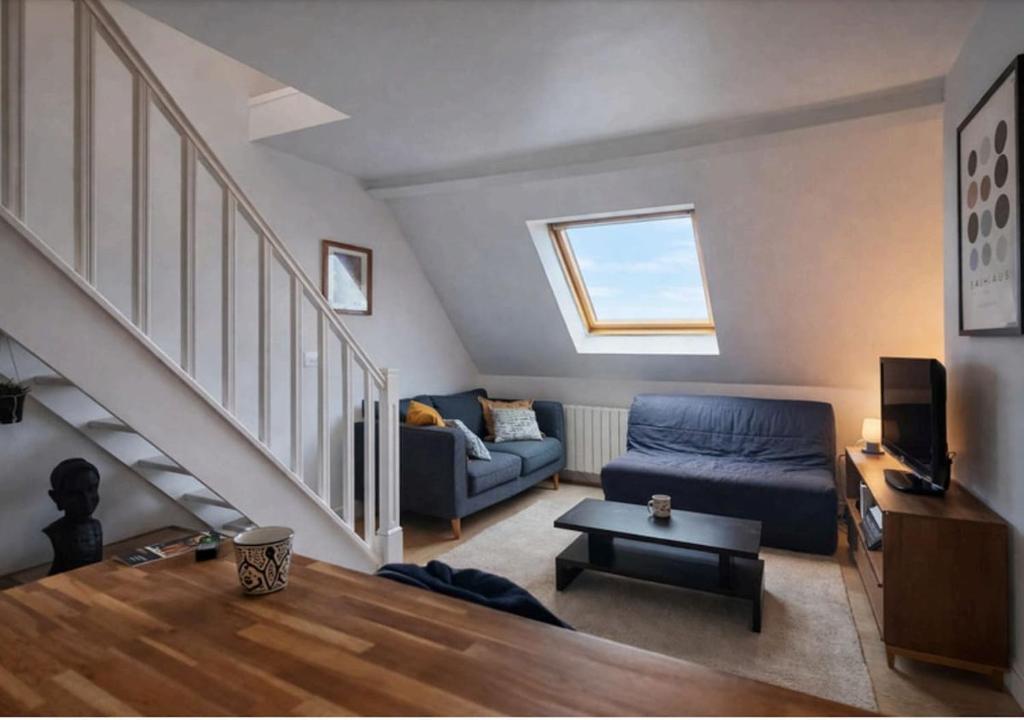 Modern & Spacious Duplex - 3