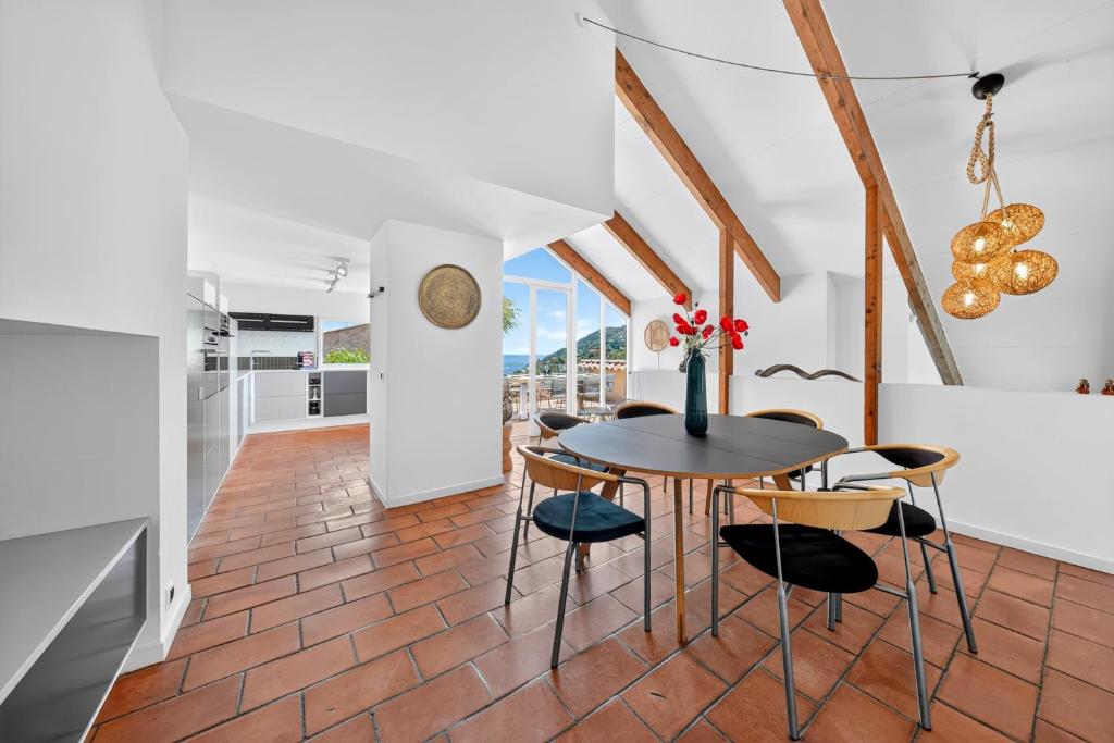 Villa vue mer au cœur des hauteurs de Théoule-sur-Mer - 3