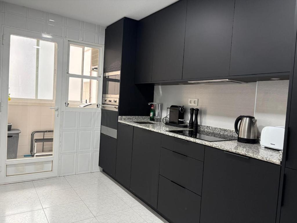 Sea and Harbor View Apartment in the center of Santa Pola - 4