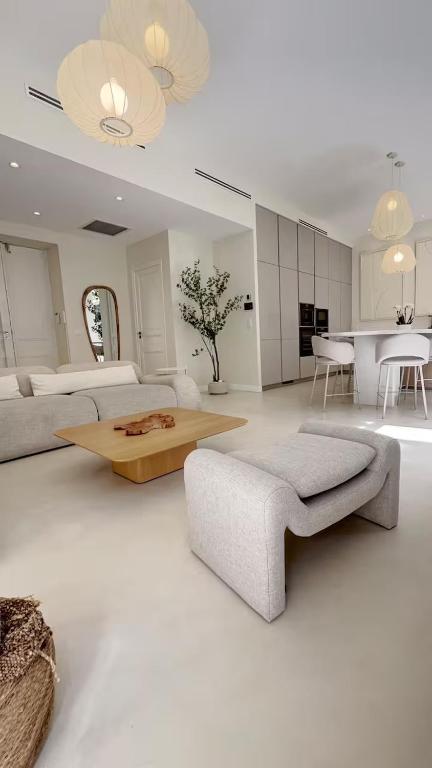 Villa Design Centre, Garden Pool, Beach 5 min away - 1