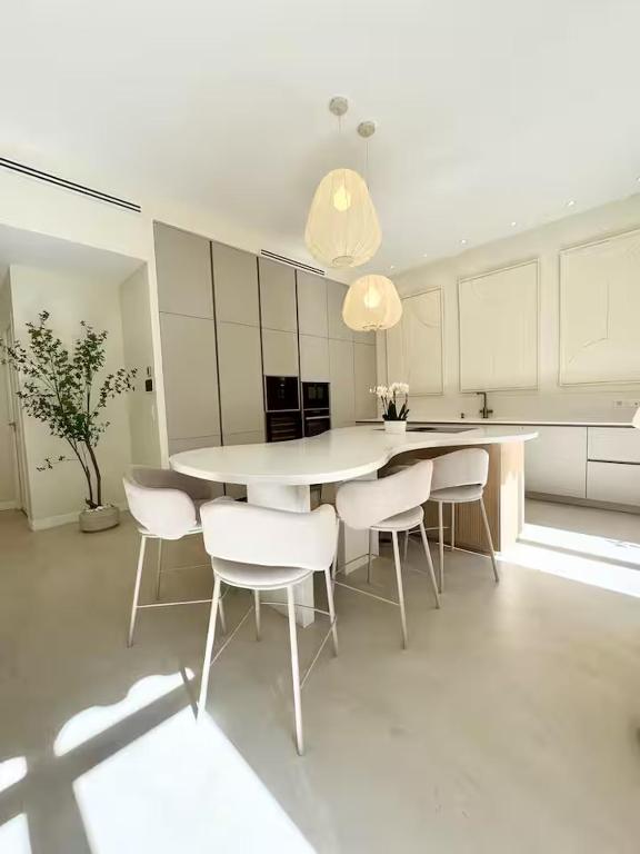 Villa Design Centre, Garden Pool, Beach 5 min away - 4