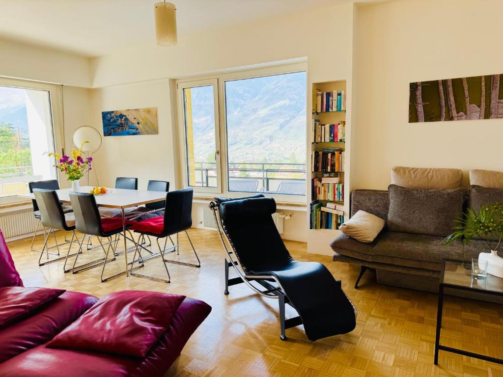 MERANEA - quiet, sunny & elegant apartement in Obermais with Fiber WIFI - 2