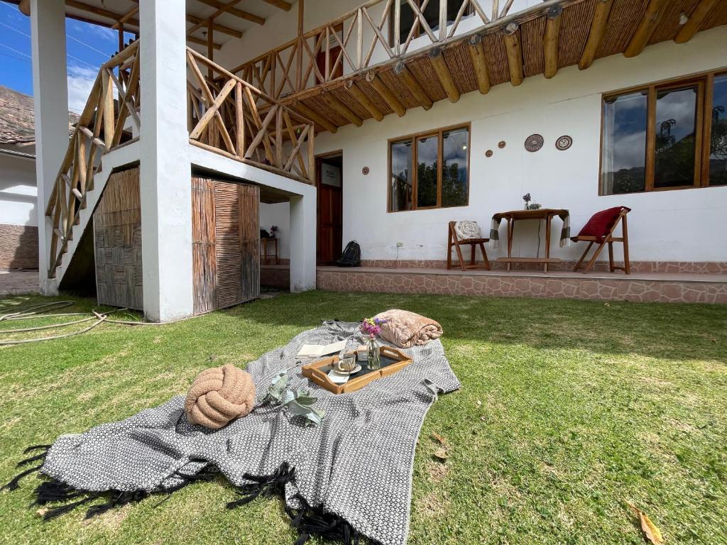 Casa Paqocha Urubamba - Hotel & Garden - Shared Kitchen & Hot Water - Long Stays - 2