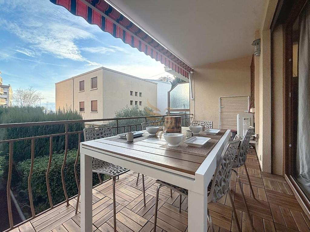 Apt3BR,AC,WiFi, sea view, parking, 3min to beach - 2