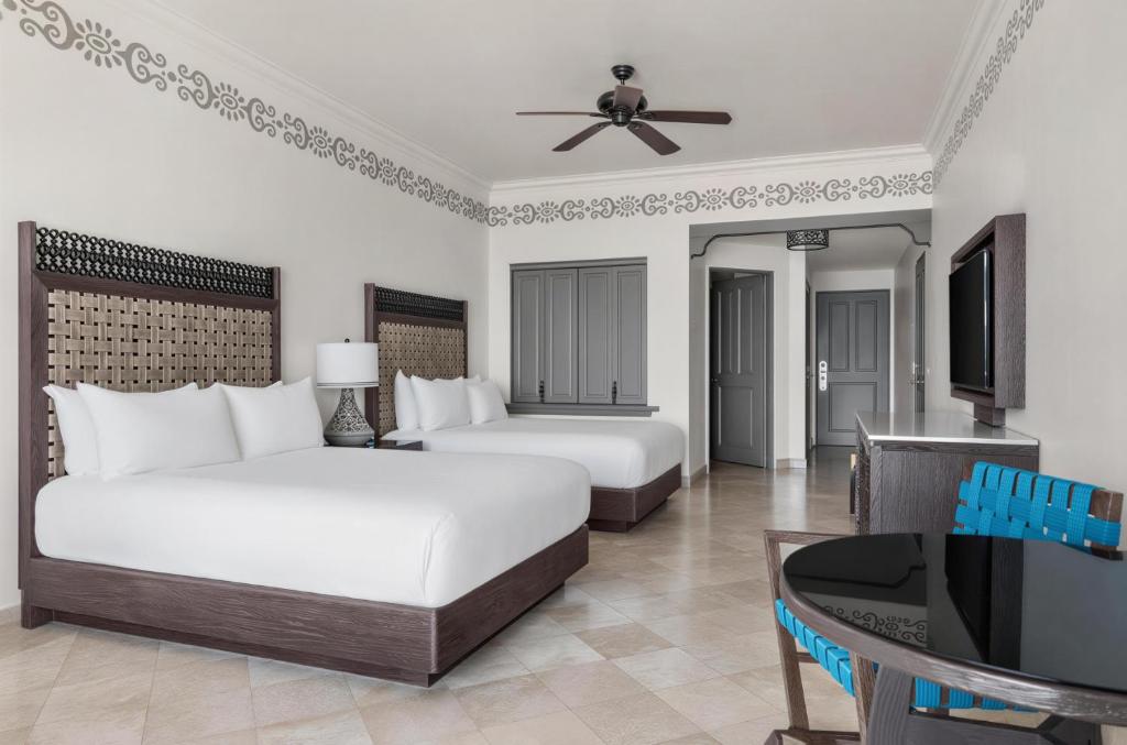 Deluxe 2 Queen Bed Oceanfront - Casa Dorada at Hilton - 5