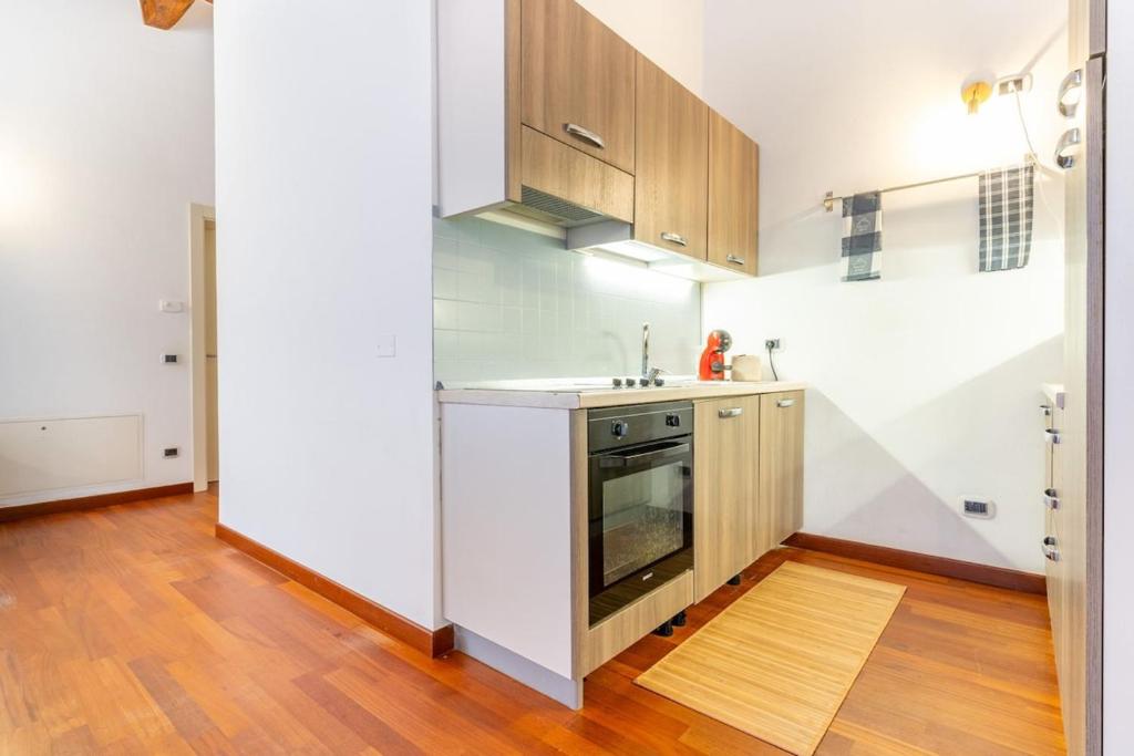 Modern Apt in the center 500m from the Estense Castle - 5