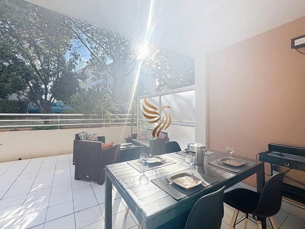 BellaHorizon T2-view of garden-terrace-park-WIFI. - 1