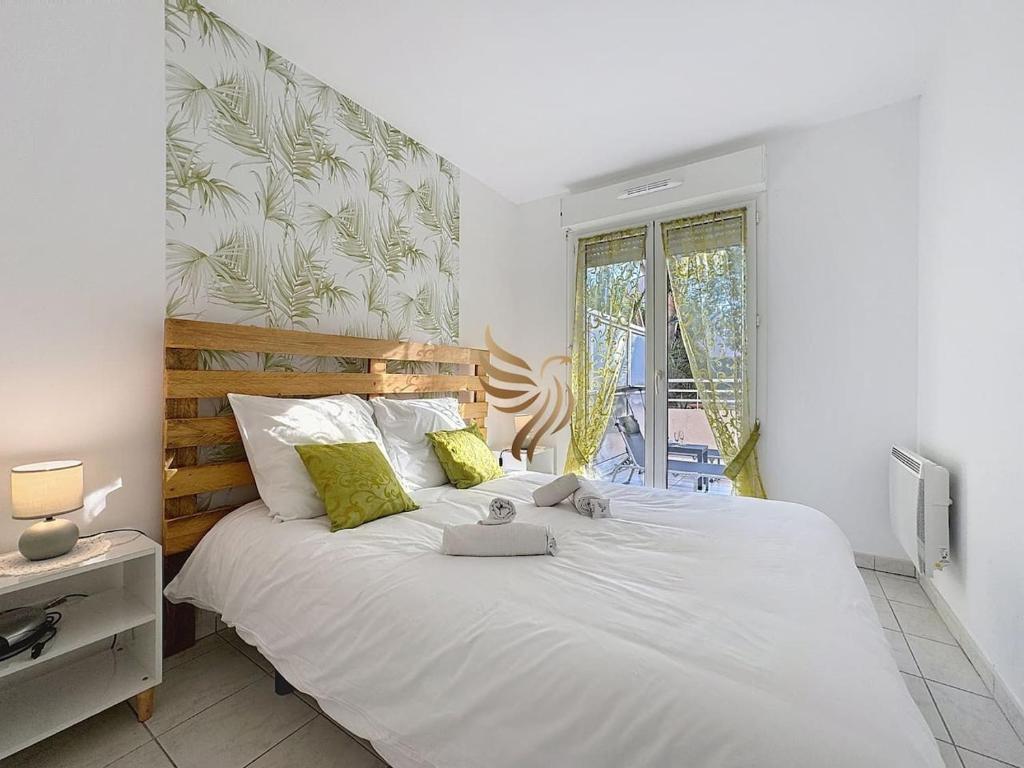 BellaHorizon T2-view of garden-terrace-park-WIFI. - 3