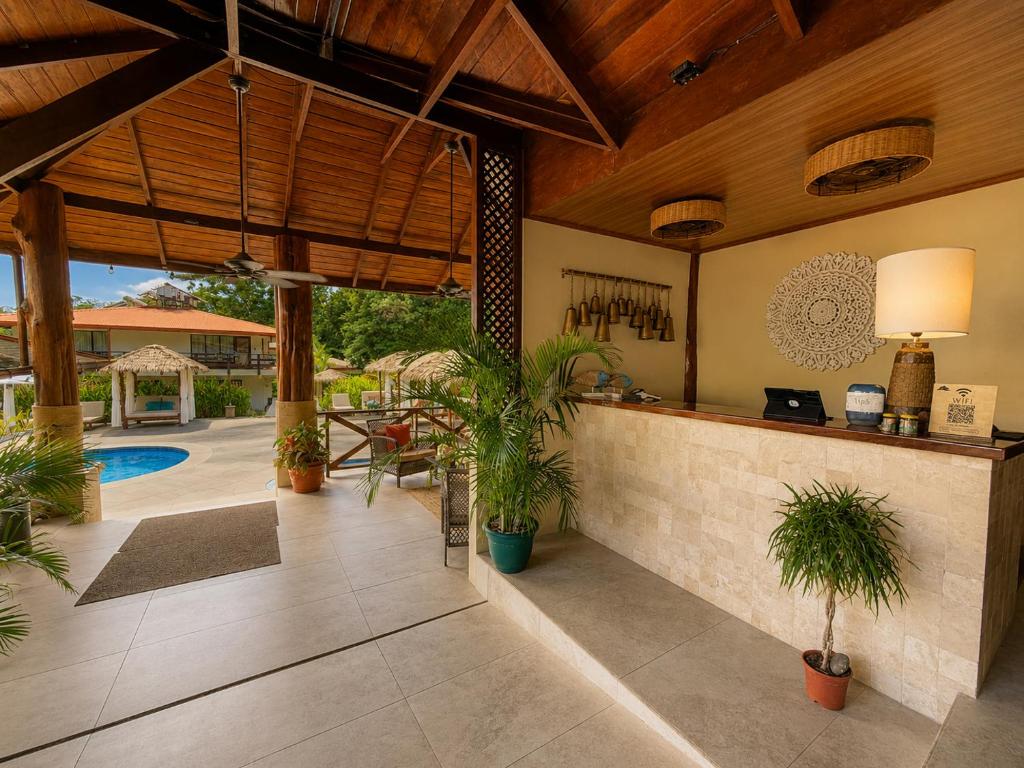 Exterior view, Hotel Playa Espadilla & Gardens in Quepos
