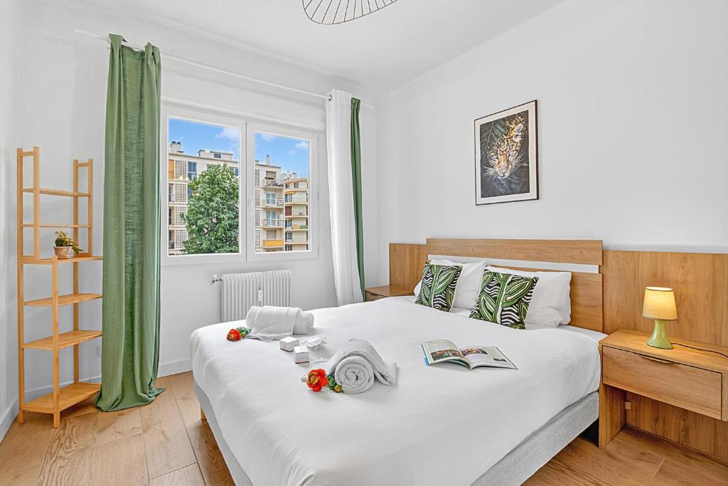 2 Bedrooms Antibes Center, Balcony - Happy Rentals - 4