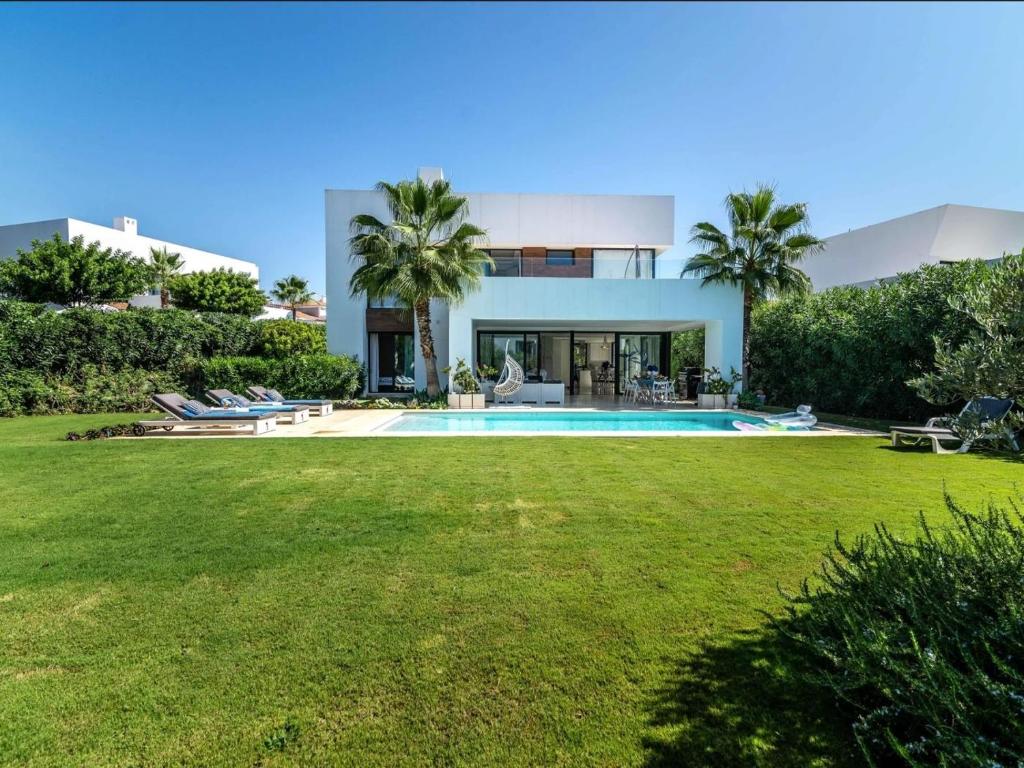 Atalaya Golf Area Marbella Modern Villa - 1