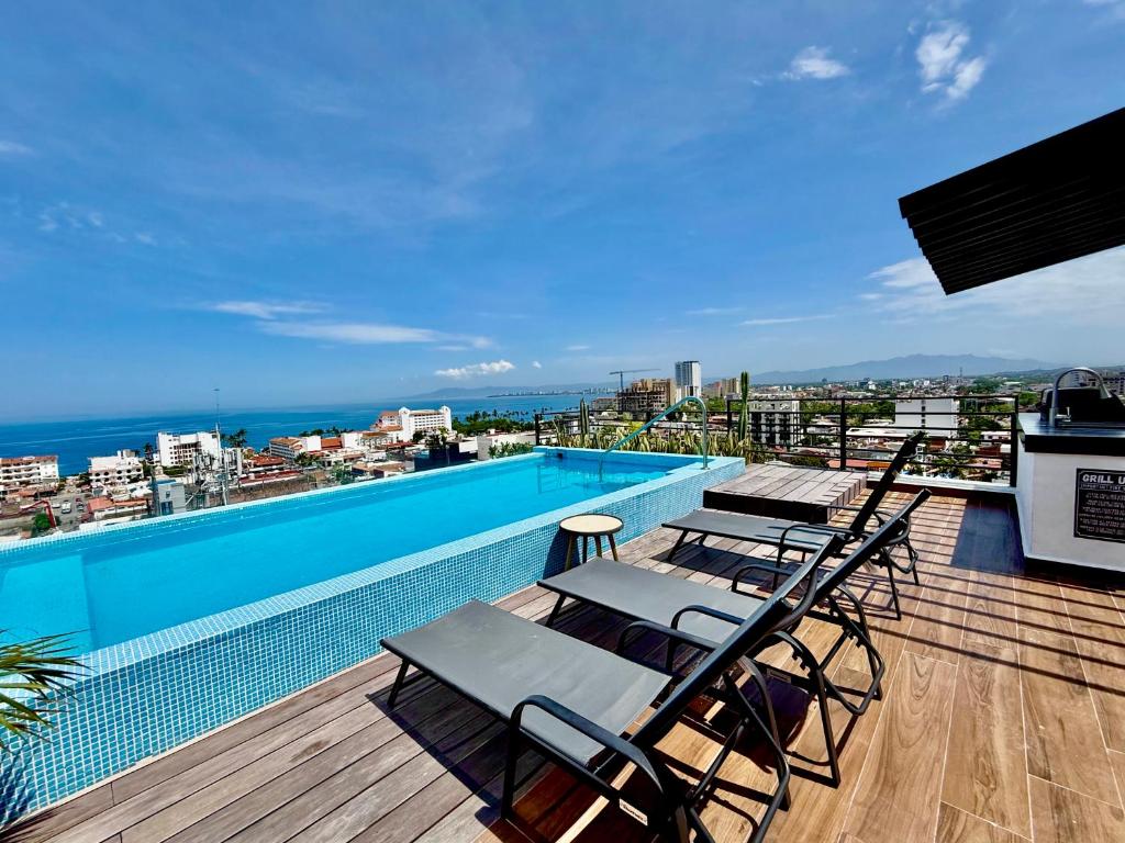 Casa Kalm - Ocean View - Rooftop Pool - Steps from the Beach - 3