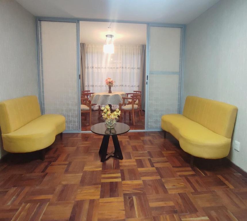 Hermoso departamento en zona estrategica - 1