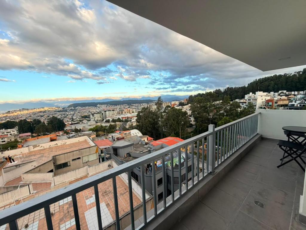 Amplio apartamento con vista a Quito - 2 parqueos - 2