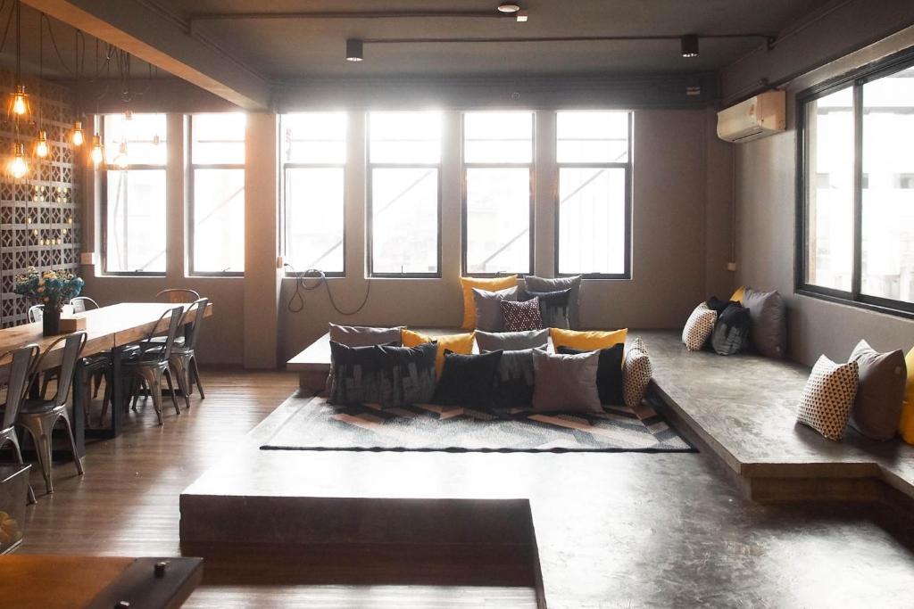 是隆空間旅館 (Silom SPACE Hostel)