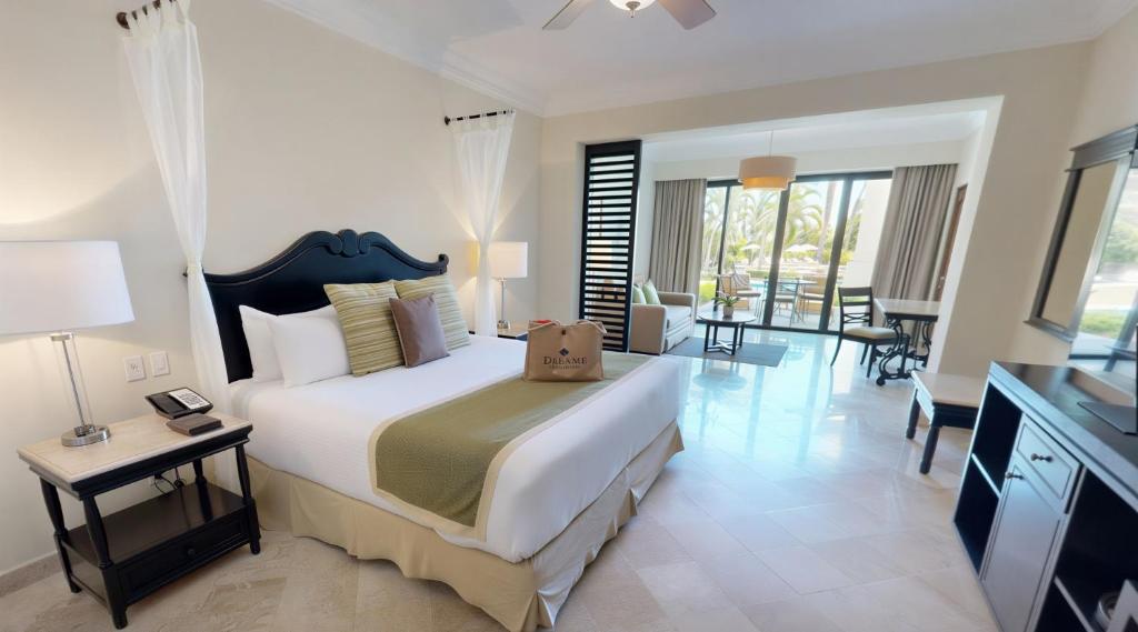 Junior Suite Pool View Swim Out- Dreams - 1