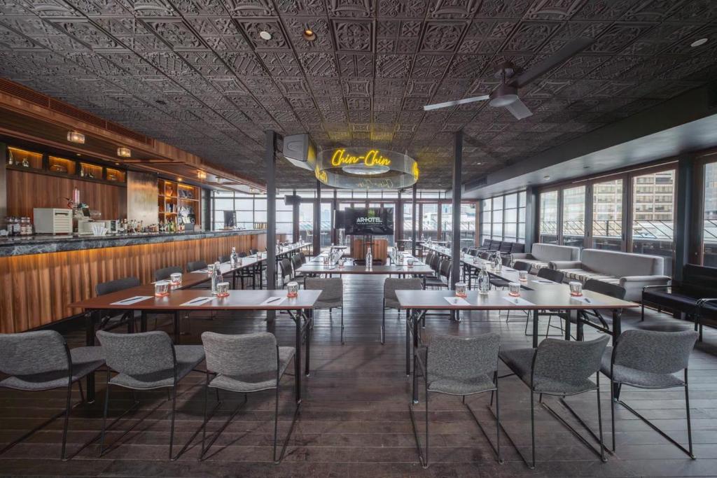 Pub/Lounge