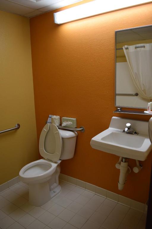 Microtel Inn & Suites by Wyndham Rock Hill/Charlotte Area photo