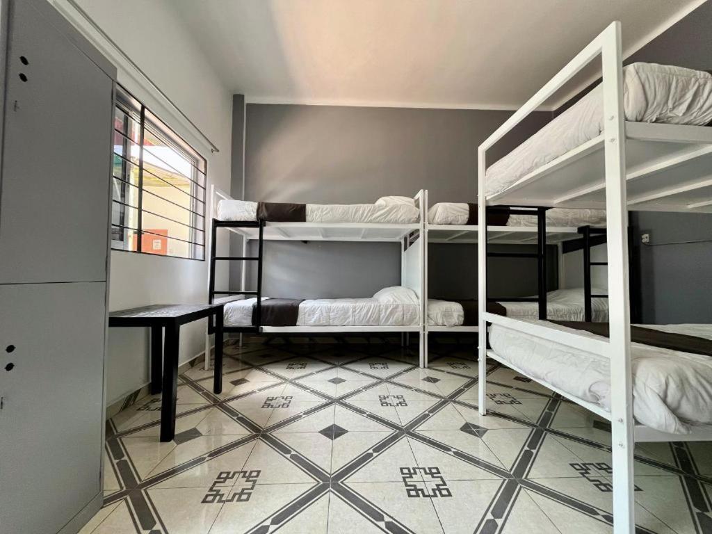 WHOST Hotel y Hostal - 3