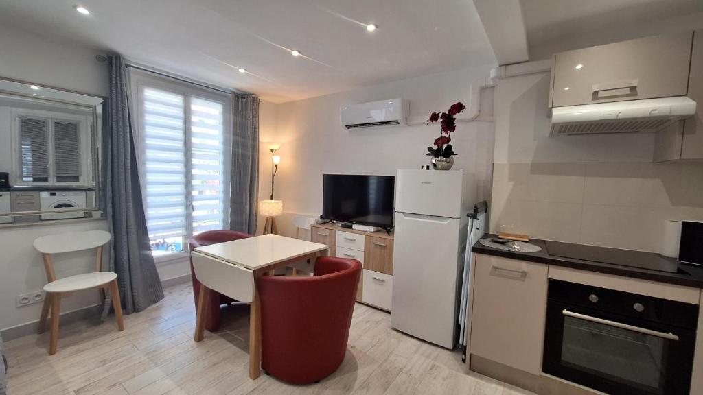 Studio lumineux avec stationnement proche Monaco, Nice, plage et gare - 2