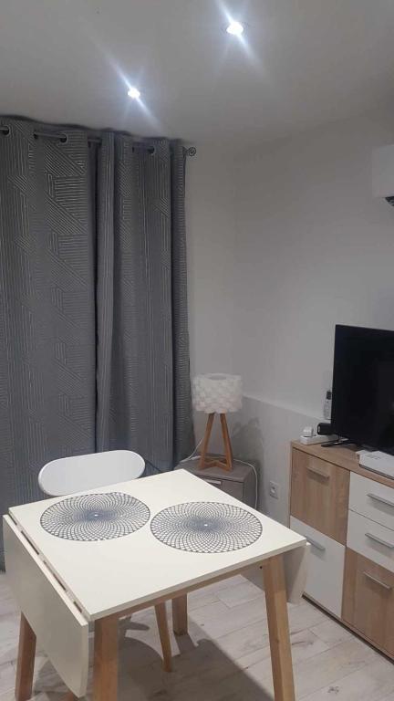 Studio lumineux avec stationnement proche Monaco, Nice, plage et gare - 3