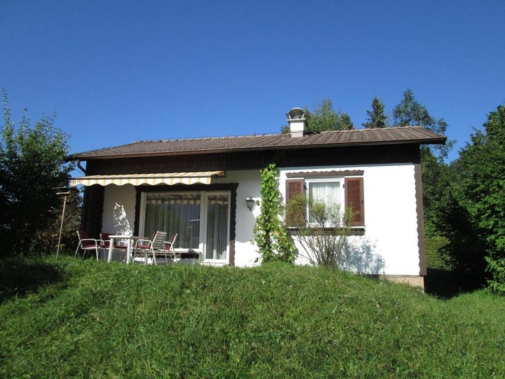 Ferienhaus im Landhausstil mit Terrasse und Bergblick - 1