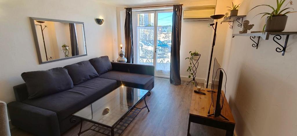 Renovated flat with parking in Fréjus center - 1