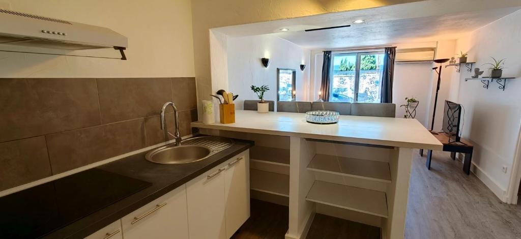 Renovated flat with parking in Fréjus center - 5