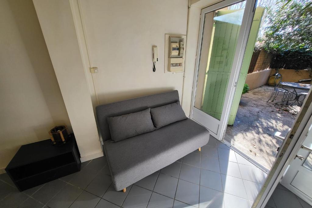 STUDIO of 24m with small patio - 2