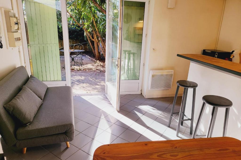 STUDIO of 24m with small patio - 1