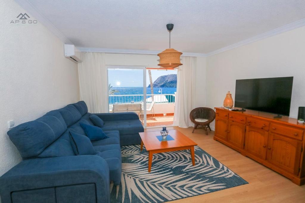 Beachfront Bliss, Terrace & Stunning Sea Views - 1