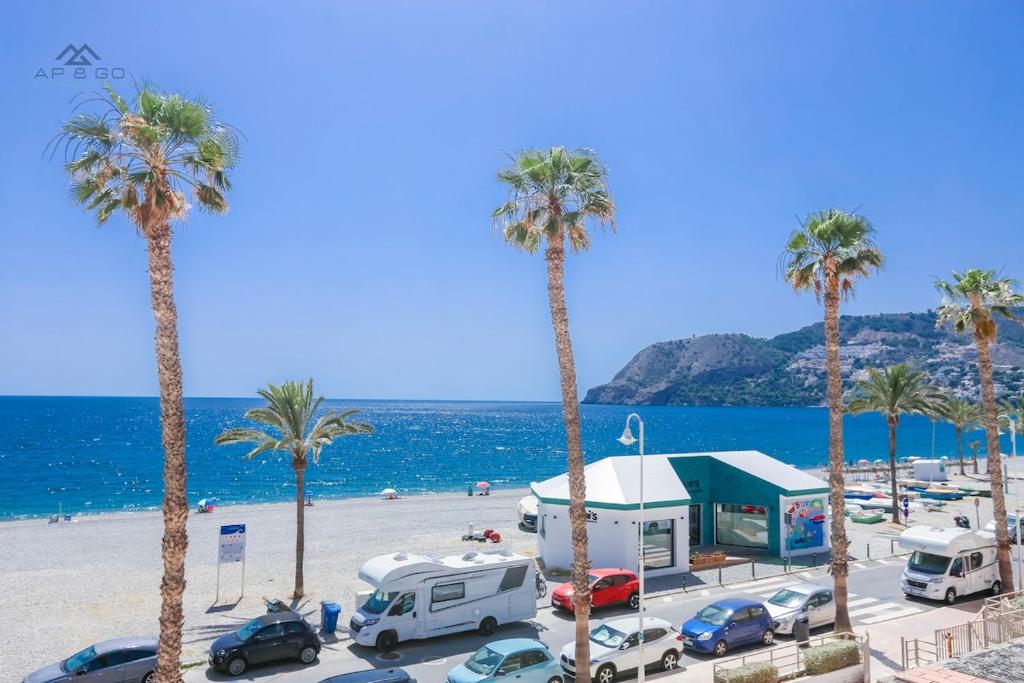 Beachfront Bliss, Terrace & Stunning Sea Views - 4