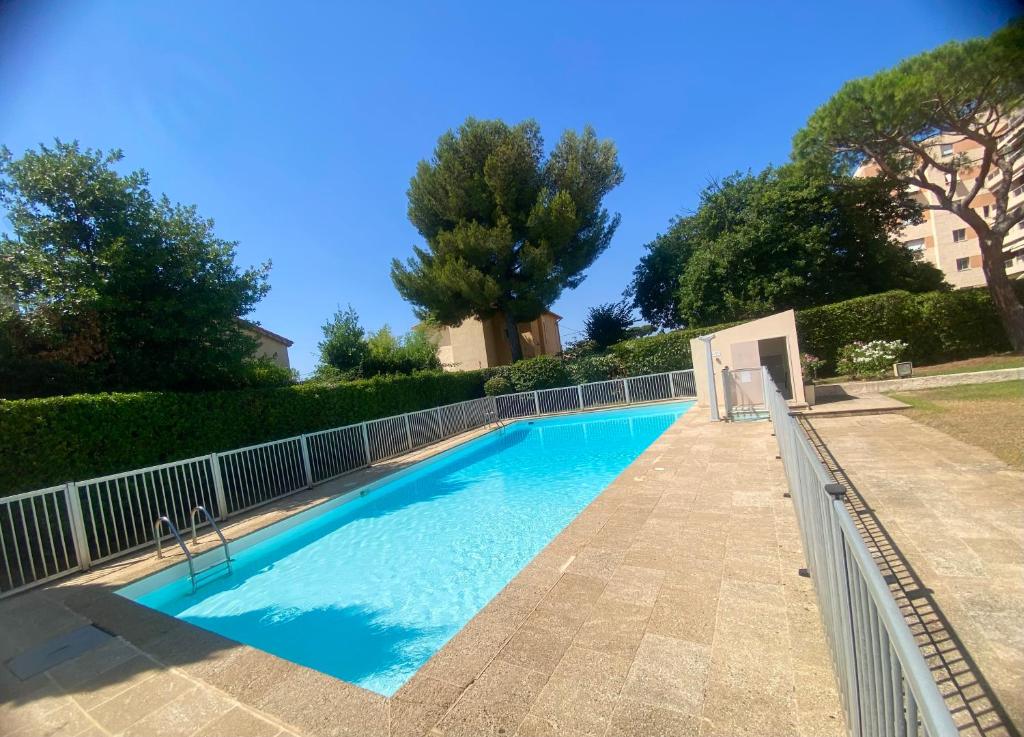 Sea View Apartment - Private Parking, Swimming Pool, Air Conditioning - 4