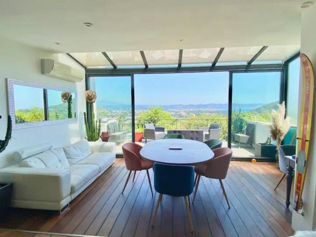 Maison Cosy avec Vue Mer à Mandelieu-la-Napoule - 4
