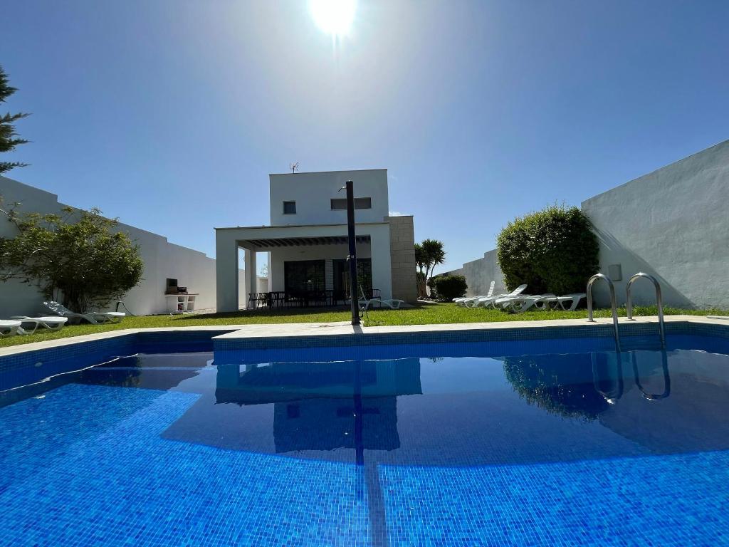 Spacious villa in Conil de la Frontera with private pool - 3