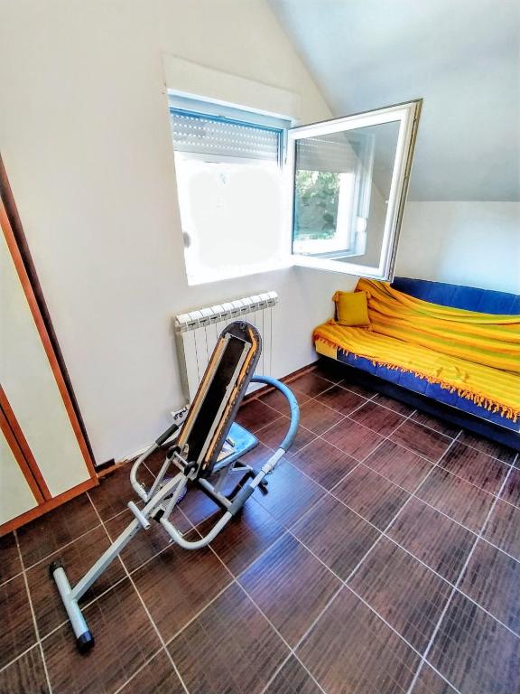Charming chalet in Herceg Novi with fenced garden - 2