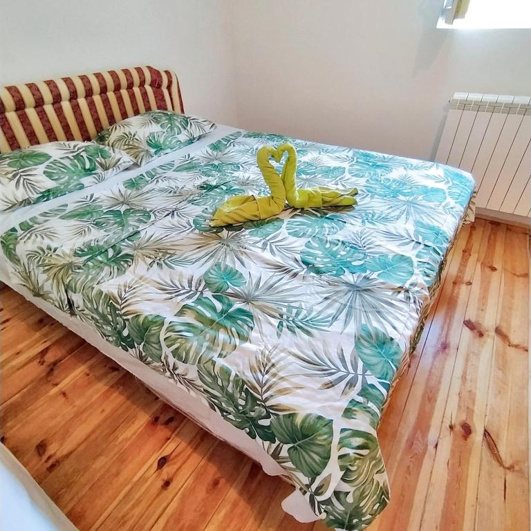 Charming chalet in Herceg Novi with fenced garden - 4
