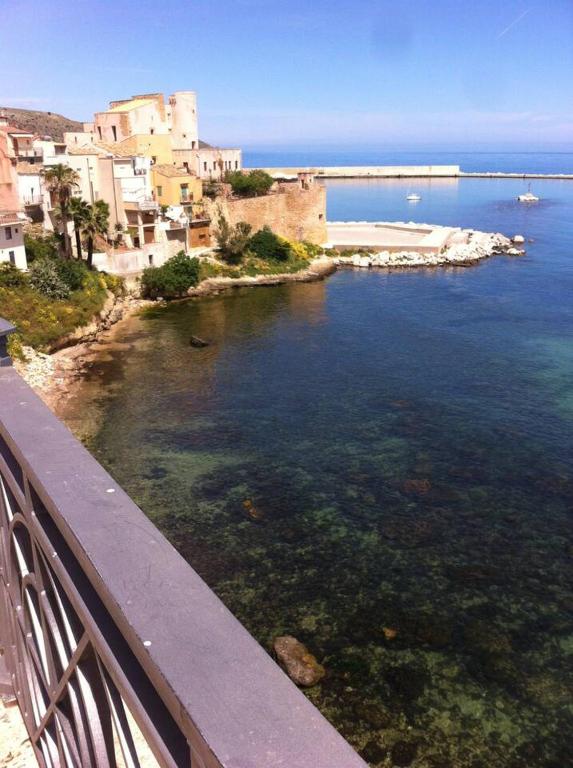 Spacious apartment with sea view in Castellammare del Golfo - 2