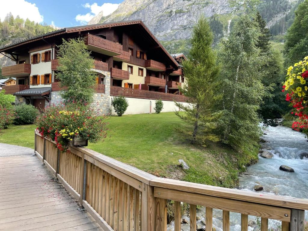 Appartement accueillant à Pralognan-la-Vanoise avec balcon et vue - 1