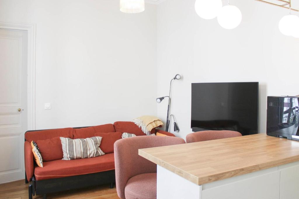 Bright 35m apartment near Bastille - 1