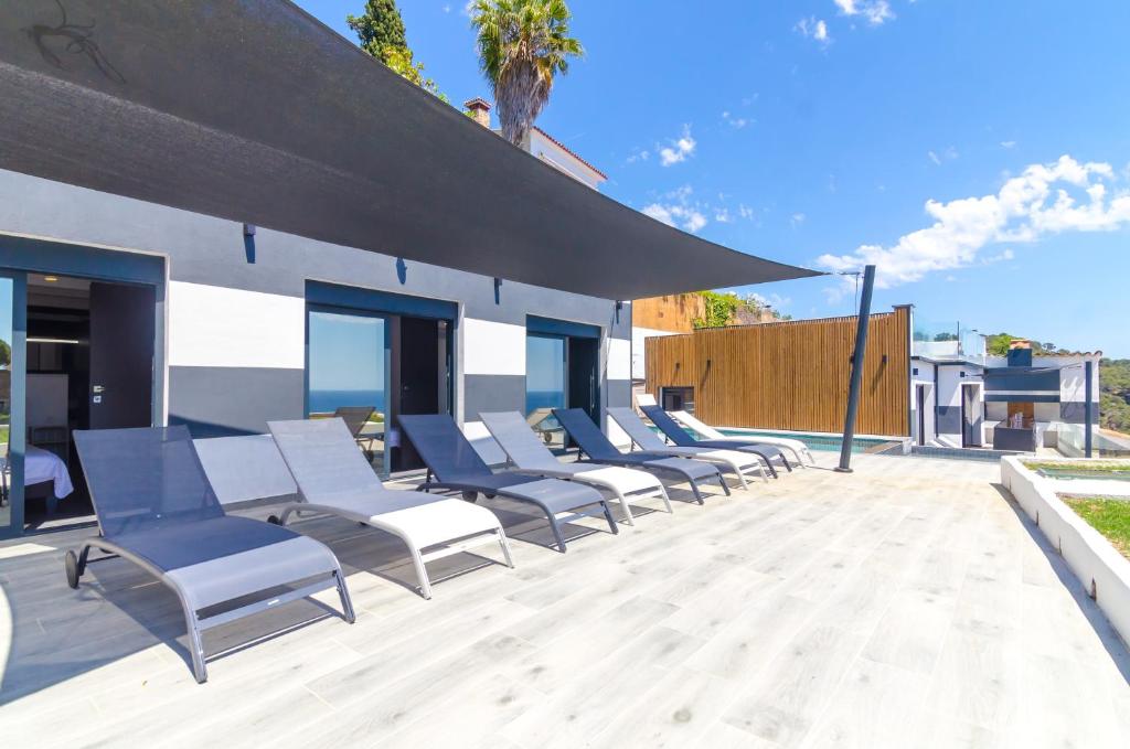 Seaside villa in Lloret de Mar with garden and pool view - 5