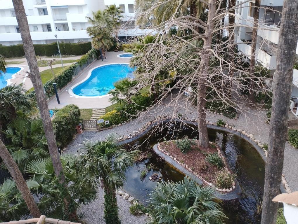 Spacious apartment in Roses, 60 m², shared pool - 2