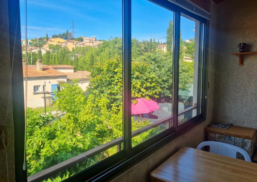 Studio douillet à Gréoux-les-Bains - 30 m² - Terrasse - 2