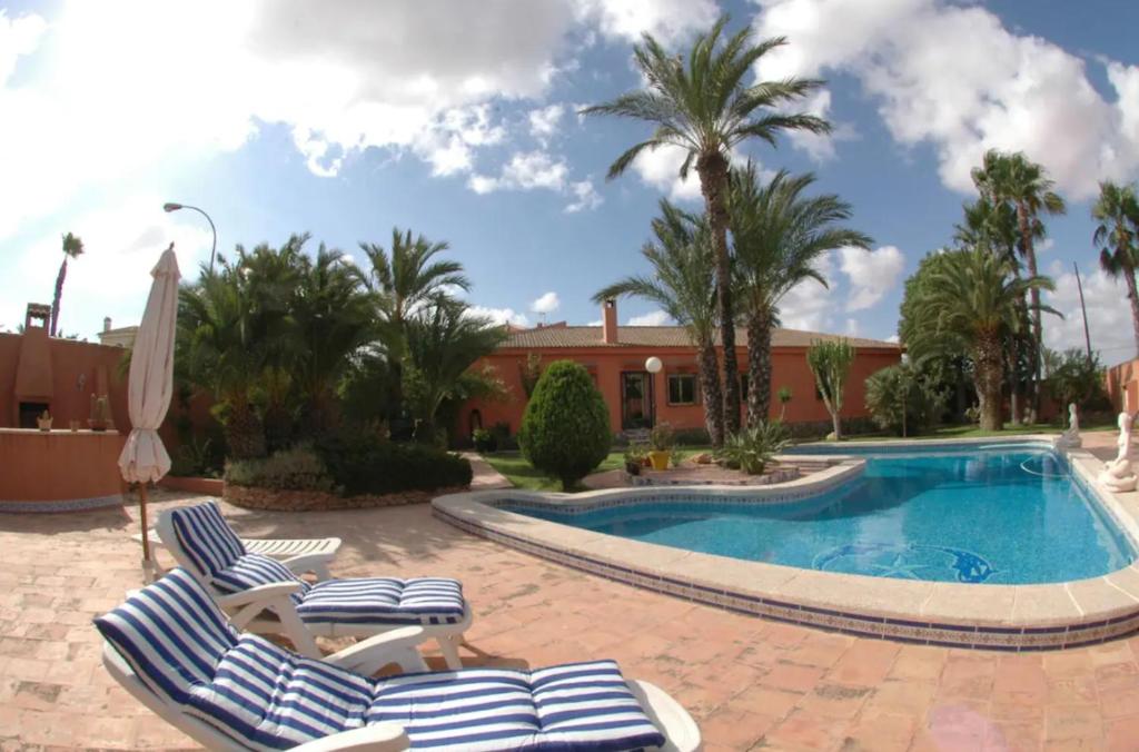 Charming Villa in Torrevieja with Private Pool - 2
