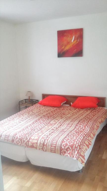Appartement contemporain à Saint-Cyr-sur-Mer avec balcon. - 4